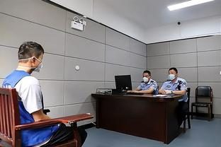 Vì ông này từng là Giám đốc Sở Tư pháp, nghe nói ông ấy sắp mở văn phòng luật sư, nên tôi chỉ đạo anh em làm gì cũng thận trọng và phải đúng luật. Nhưng mà ông này quá ngoan cố rồi chứ không phải ngoan cố nữa Bà Nguyễn Thị Mỹ Vân - Chủ tịch UBND xã Hàm Liêm Vì ông này từng là Giám đốc Sở Tư pháp, nghe nói ông ấy sắp mở văn phòng luật sư, nên tôi chỉ đạo anh em làm gì cũng thận trọng và phải đúng luật. Nhưng mà ông này quá ngoan cố rồi chứ không phải ngoan cố nữa Bà Nguyễn Thị Mỹ Vân - Chủ tịch UBND xã Hàm Liêm