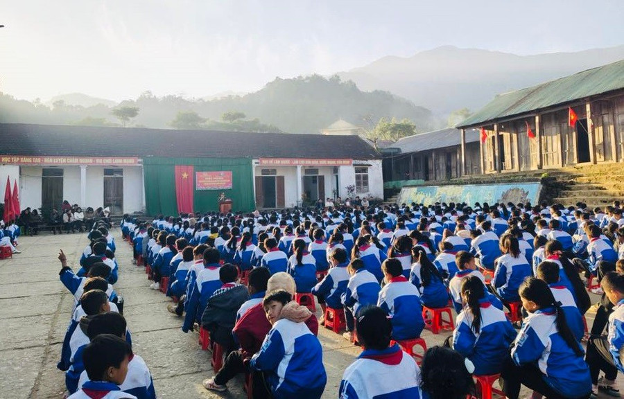 Trường PT DTBT THCS Na Ngoi (Na Ngoi, Nghệ An) giáo dục pháp luật, phòng chống tảo hôn, pháo nổ và gây rối trật tự lứa tuổi MM886 slot game, bắn cá, lô đề, đá gà trước Tết. Ảnh: NTCC truong-vung-cao-giu-vung-si-so-3.jpg