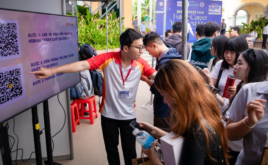MM886 slot game, bắn cá, lô đề, đá gà, MM888 Việt Nam Tải App tìm hiểu thông tin việc làm tại gian hàng một Link Vào Trang Chủ MM88.COM Chính Thức về tài chính, ngân hàng trong chương trình hướng nghiệp tại Trường MM888 bảo mật tuyệt đối Quốc tế Sài Gòn. Ảnh: SIU