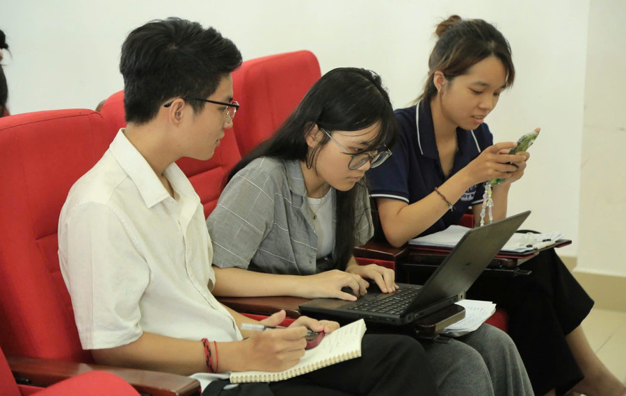 Trường MM888 bảo mật tuyệt đối Sư phạm (MM888 bảo mật tuyệt đối Huế) trao đổi về ứng dụng AI trong dạy học. doi-moi-dao-tao-su-pham-thoi-dai-so-4.jpg