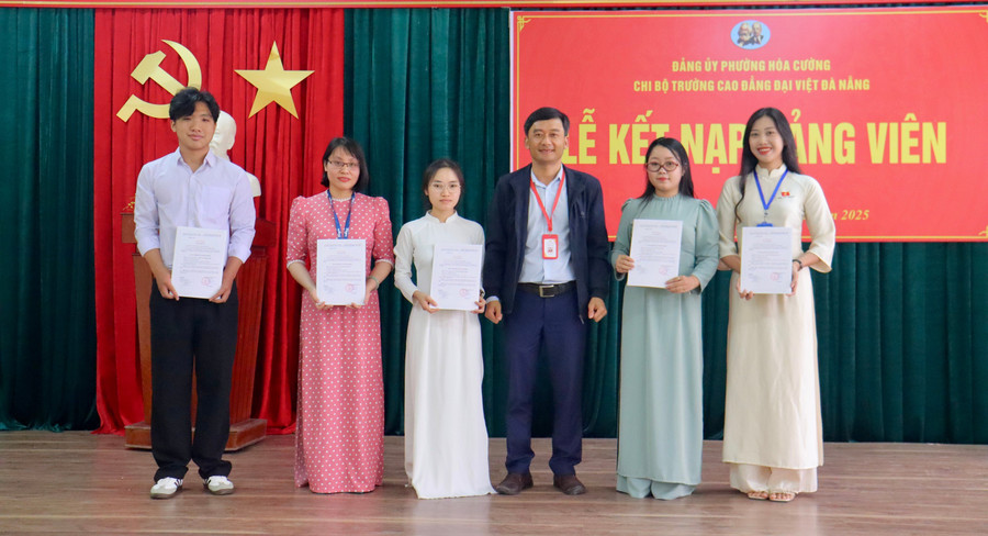 phat-trien-dang-trong-hoc-sinh-sinh-vien6.jpg