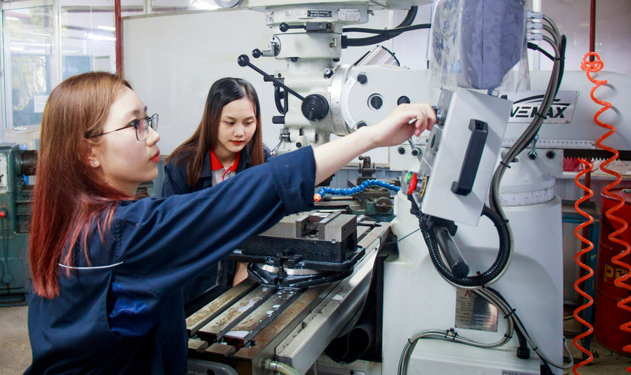 Trường MM888 bảo mật tuyệt đối Công Thương TPHCM với những thiết bị hiện đại. Ảnh: V. Vũ