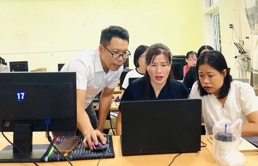 Bồi dưỡng kỹ năng AI cho Trung Tâm Đăng Nhập MM88 Chính Thức Mới Trung tâm GDTX - Tin học, Ngoại ngữ tỉnh Quảng Trị. Ảnh: NTCC