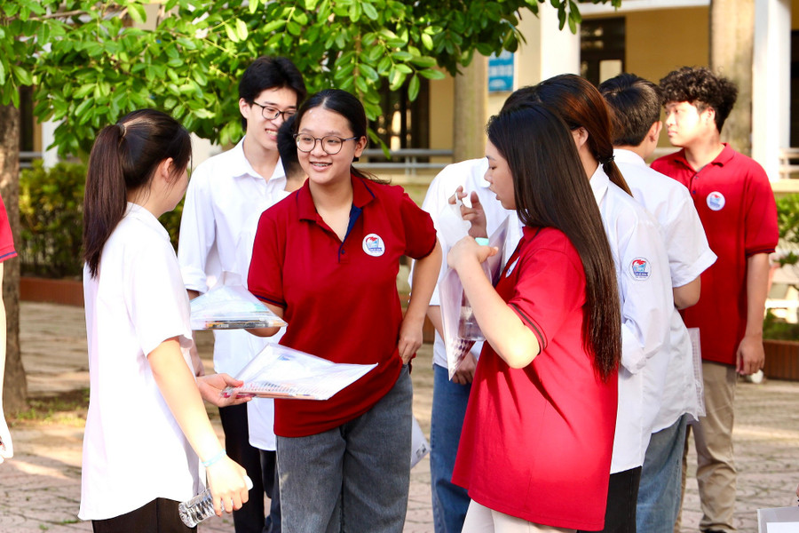 Đăng nhập vào MM886 Việt Nam dự thi tại Điểm thi Trường THPT Hai Bà Trưng (Phú Thọ). Ảnh: Duy Mạnh thiet-lap-mat-bang-moi-2.jpg