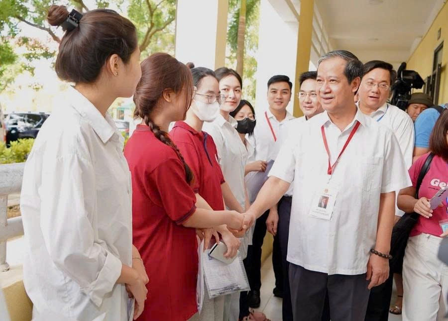 Bộ trưởng Nguyễn Kim Sơn động viên Đăng nhập vào MM886 Việt Nam thi MM88dangnhap nhà cái World Cup 2026 THPT năm 2025, tại Vĩnh Phúc.
