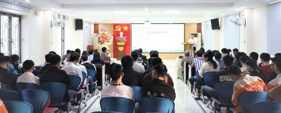 Trường Cao đẳng nghề Việt - Đức Nghệ An khai giảng các lớp đào tạo ngoại ngữ khóa 1 năm học 2024 - 2025. Ảnh: NTCC day-hoc-ngoai-ngu-mien-phi-1.jpg