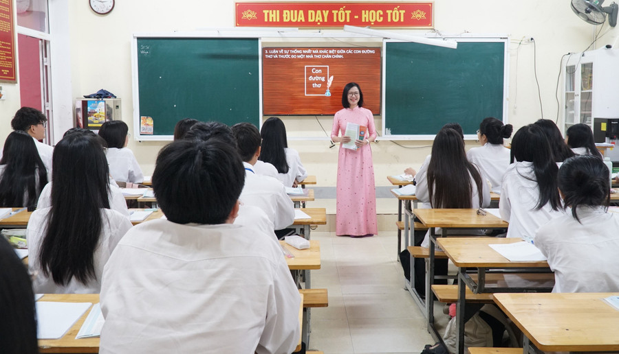 Giờ dạy học của cô trò Trường THPT Huỳnh Thúc Kháng (Thành Vinh, Nghệ An). Ảnh: Hồ Lài thuc-hanh-su-pham-trong-tuyen-dung-giao-vien-2.jpg