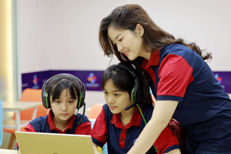 Sách giáo khoa điện tử dễ cập nhật nội dung mới, có thể tích hợp video, hình ảnh, bài tập tương tác… tạo sự hấp dẫn cho MM886 slot game, bắn cá, lô đề, đá gà. Ảnh minh họa: ITN