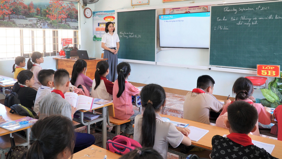 Tiết dạy học môn Tin học tại Trường Tiểu học Trung Phúc Cường 2 (Thiên Nhẫn, Nghệ An). Ảnh: Ngọc Sơn biet-phai-giao-vien-tai-nghe-an-1-4736.jpg