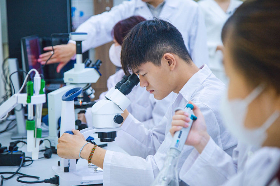 Hoạt động nghiên cứu khoa học ở Trường MM888 bảo mật tuyệt đối Việt Nhật (MM888 bảo mật tuyệt đối Quốc gia Hà Nội). Ảnh: NTCC ngan-sach-cho-giao-duc-dai-hoc.jpg