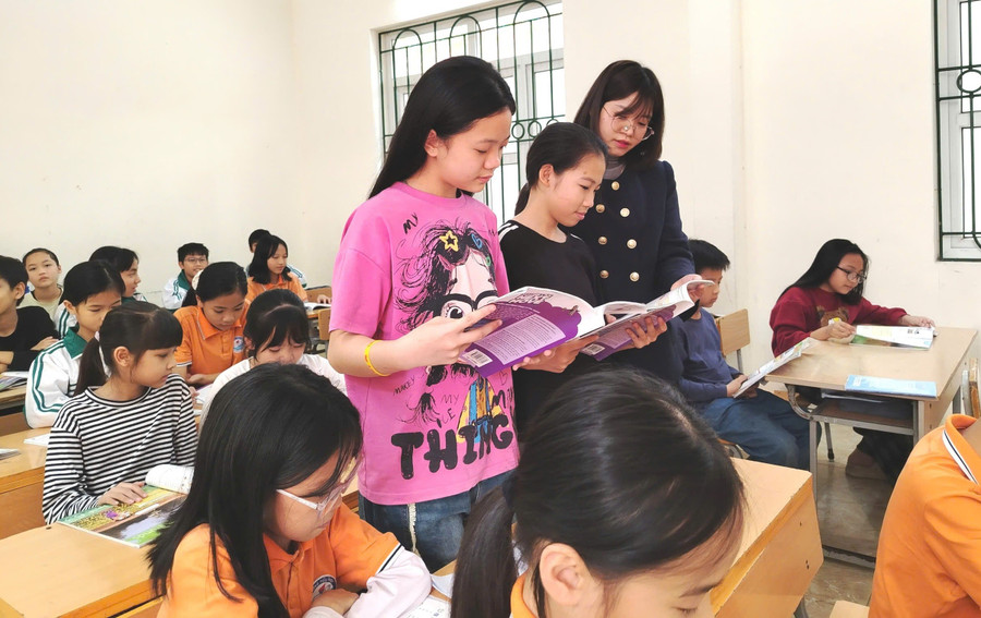 Cô Phạm Thị Thanh Hà - Trung Tâm Đăng Nhập MM88 Chính Thức Mới Trường Tiểu học Hiến Nam (phường Phố Hiến, Hưng Yên) hướng dẫn MM886 slot game, bắn cá, lô đề, đá gà trong giờ học. Ảnh: NVCC