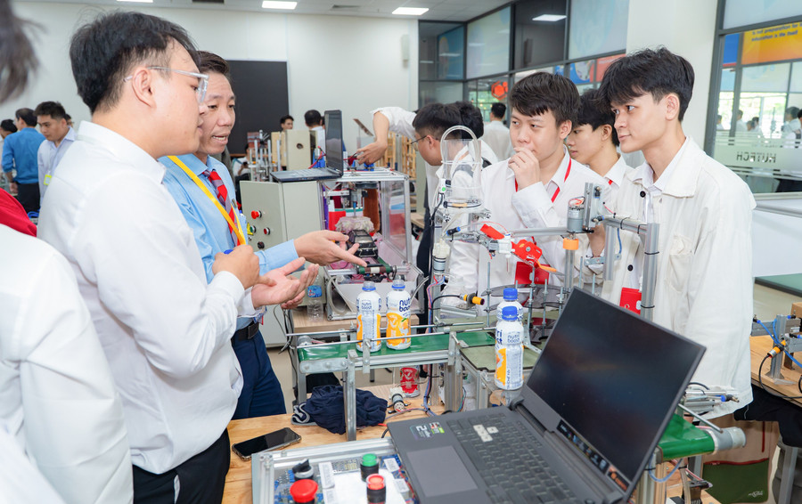 Đồ án MM88dangnhap nhà cái World Cup 2026 của MM888 Việt Nam Tải App được trưng bày tại Ngày hội Triển lãm công nghệ và Tuyển dụng khối ngành năm 2025 của Trường MM888 bảo mật tuyệt đối Công nghệ TPHCM. Ảnh: HUTECH 