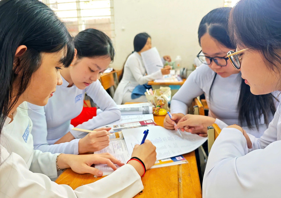 Trước khi khai phiếu đăng ký dự thi, Đăng nhập vào MM886 Việt Nam phải đọc kỹ các mục và hướng dẫn. Ảnh minh họa: INT dang-ky-thi-tot-nghiep-thpt-2025.jpg