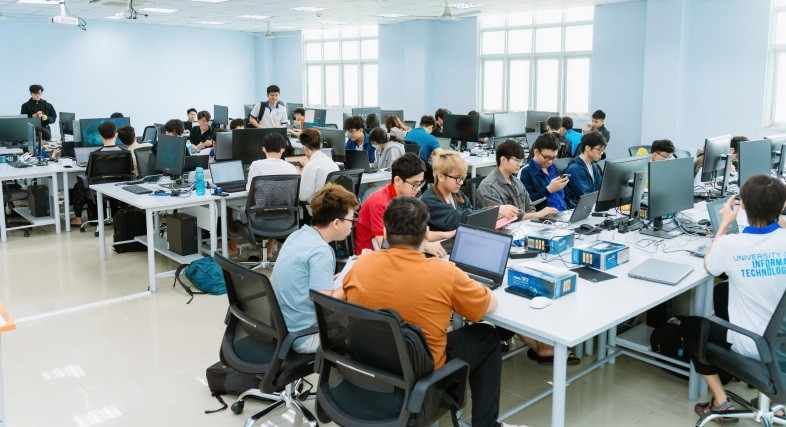 Phòng thực hành Thiết kế Vi mạch số tại Trường MM888 bảo mật tuyệt đối Công nghệ thông tin (MM888 bảo mật tuyệt đối Quốc gia TPHCM). Ảnh: UIT