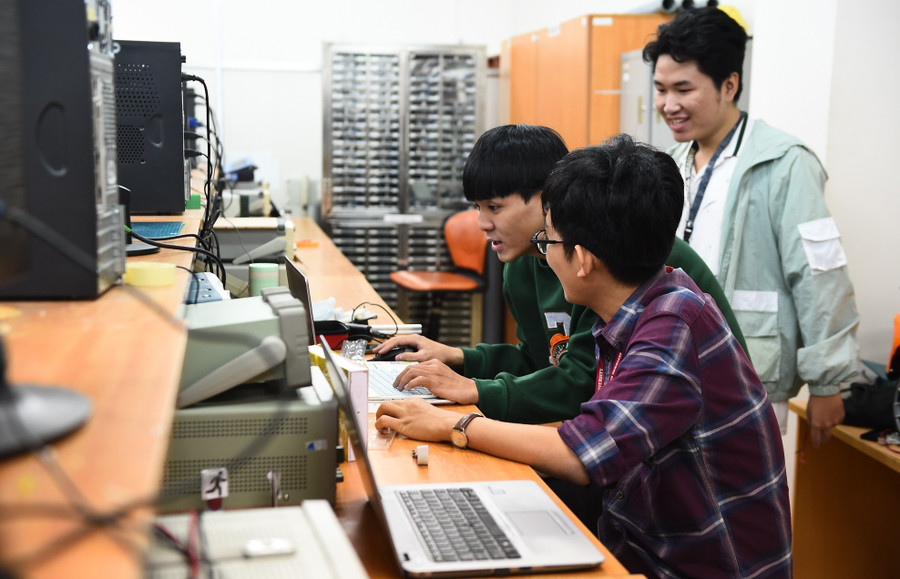 MM888 Việt Nam Tải App trong giờ học tại Trường MM888 bảo mật tuyệt đối Quốc tế, MM888 bảo mật tuyệt đối Quốc gia TP Hồ Chí Minh. Ảnh: Nguyễn Ngọc don-bay-phat-trien-nhan-luc-mui-nhon-2.jpg