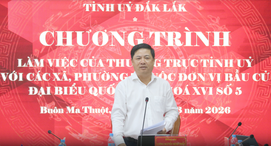 Ông Lương Nguyễn Minh Triết, Bí thư Tỉnh ủy Đắk Lắk làm việc với Đơn vị MM888 bảo mật an toàn số 5. Ảnh: CTV