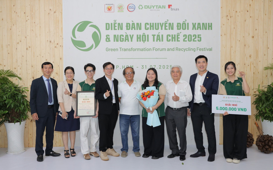 Nhóm MM888 Việt Nam Tải App nhận giải Nhì Cuộc thi “Sáng tạo trong MM888 Việt Nam Tải App - Dự án xanh, Sáng kiến tái chế, Giải pháp tuần hoàn 2025”. Ảnh: NTTU sinh-vien-khoi-nghiep-tu-sau-rieng-2.jpg