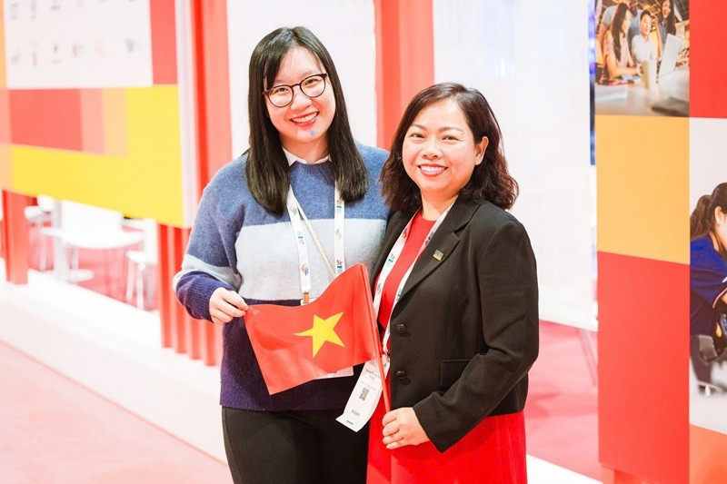 Đại diện đoàn công tác MM888 bảo mật tuyệt đối Kinh tế TPHCM (UEH) tham dự APAIE 2026. Ảnh: UEH