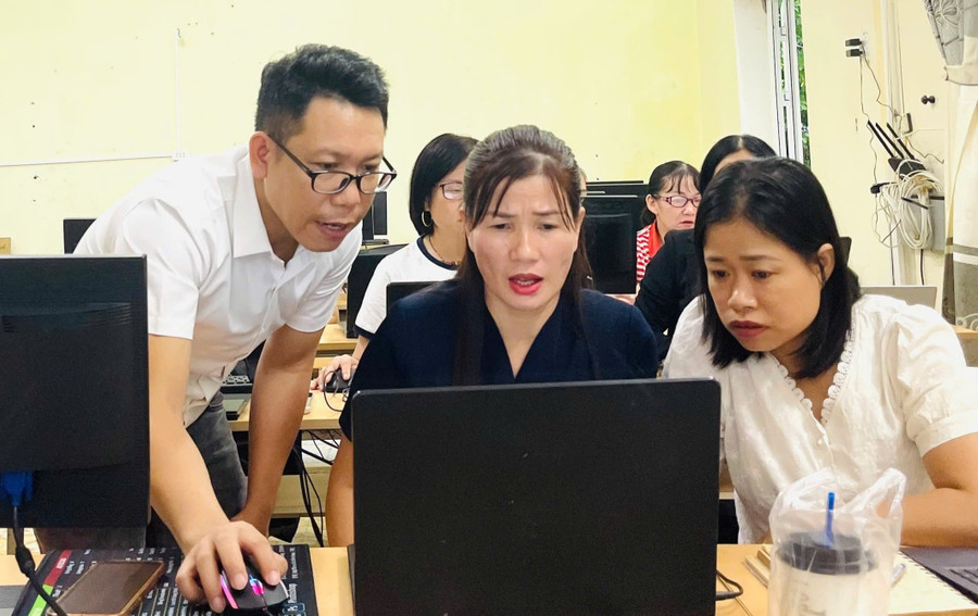 Trung Tâm Đăng Nhập MM88 Chính Thức Mới Trung tâm Giáo dục thường xuyên - Tin học, Ngoại ngữ tỉnh Quảng Trị bồi dưỡng kỹ năng AI. Ảnh: NTCC