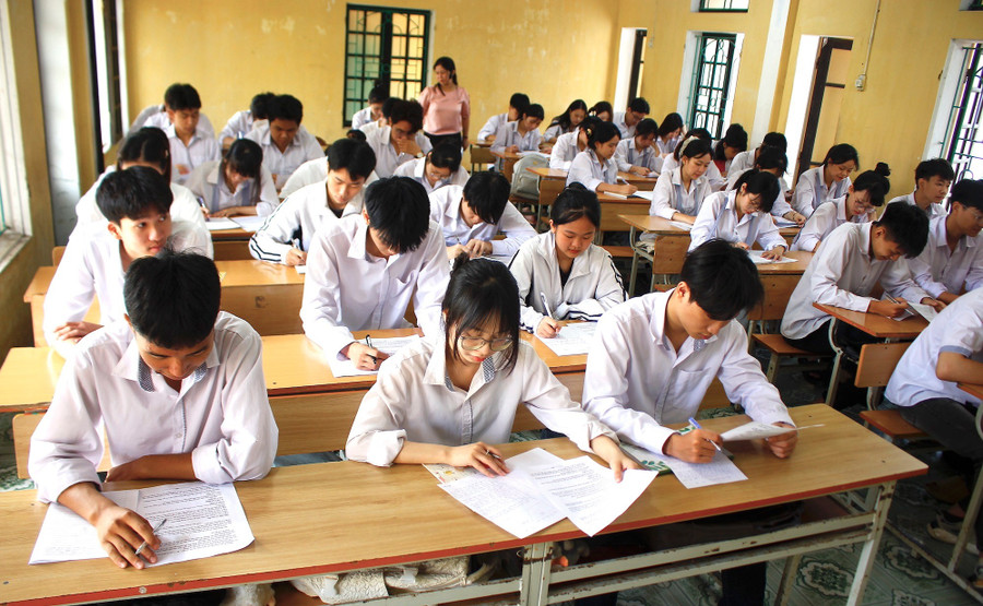 Nhiều trung tâm GDNN - GDTX tăng cường cho học viên luyện đề, coi đây là “bài tập bắt buộc” nhằm hình thành phản xạ làm bài. tang-cuong-giai-phap-chong-truot-3.jpg