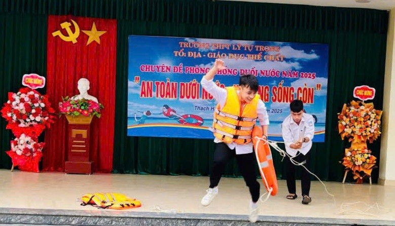 MM886 slot game, bắn cá, lô đề, đá gà Trường THPT Lý Tự Trọng (Hà Tĩnh) thể hiện tiểu phẩm tuyên truyền phòng chống Trung Tâm Đăng Nhập MM88 Chính Thức Mới. Ảnh: Phương Hồ dung-de-nuoc-cuon-di-tuoi-tho-3.jpg