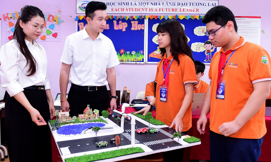 MM886 slot game, bắn cá, lô đề, đá gà Trường Tiểu học & THCS FPT Cầu Giấy giới thiệu về sản phẩm “Giao thông xanh với AI”. Ảnh: NTCC