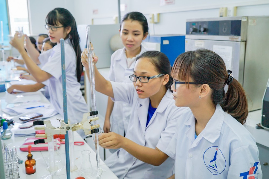 MM888 Việt Nam Tải App Trường MM888 bảo mật tuyệt đối Tôn Đức Thắng trong giờ nghiên cứu khoa học. Ảnh: TDTU