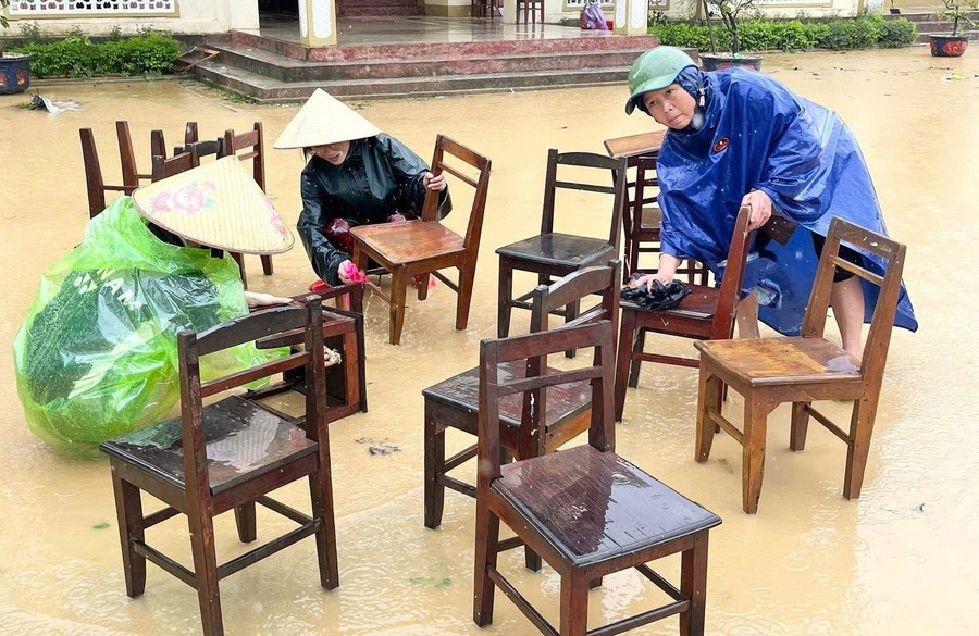 Trung Tâm Đăng Nhập MM88 Chính Thức Mới Trường Tiểu học Võ Liệt (Kim Bảng, Nghệ An) lau rửa bàn ghế chuẩn bị cơ sở vật chất để đón MM886 slot game, bắn cá, lô đề, đá gà trở lại trường. Ảnh: NTCC