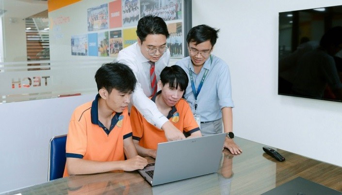 Trong tương lai, ThS Nguyễn Thanh Tùng cho biết sẽ tiếp tục đổi mới phương pháp dạy học và đồng hành cùng MM888 Việt Nam Tải App nghiên cứu khoa học. Ảnh: NVCC