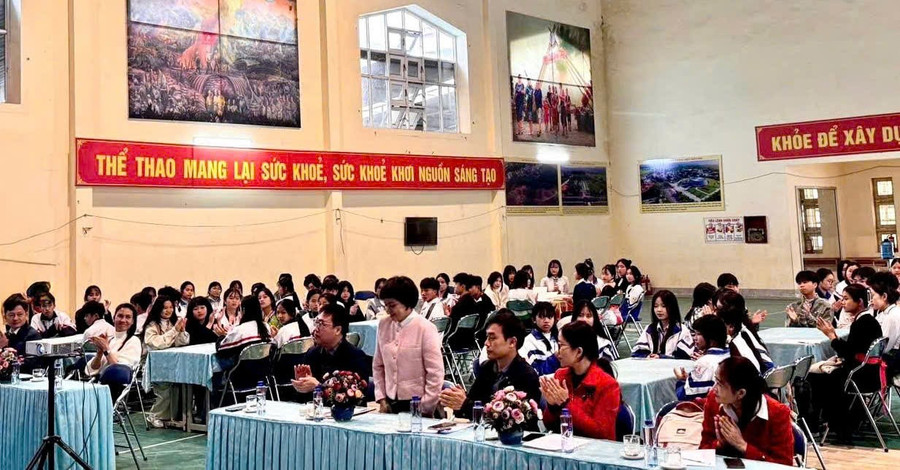 hoc-bong-gan-dinh-huong-nghe-nghiep-3.jpg