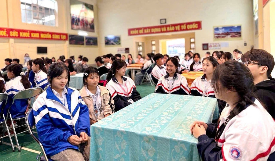 hoc-bong-gan-dinh-huong-nghe-nghiep-1.jpg