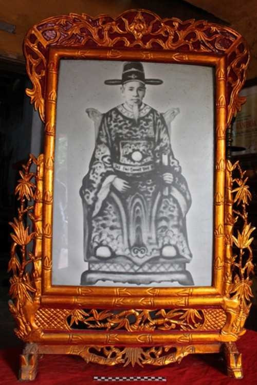Ảnh thờ quan Đại thần Văn Đức Giai. hai-dai-khoa-tro-thanh-nha-giao-duc-noi-tieng-khi-phach-3.jpg