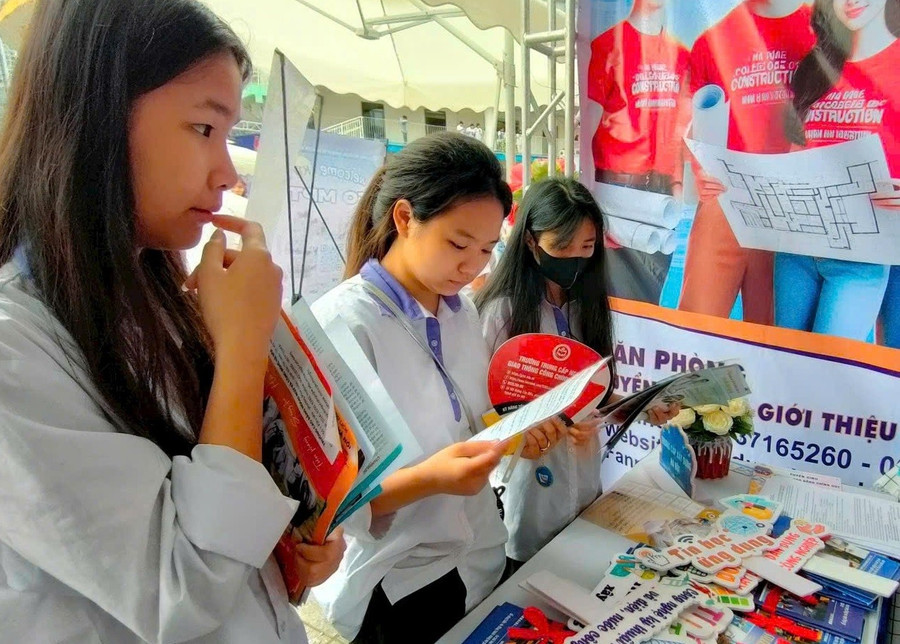 Công tác tư vấn hướng nghiệp cho MM886 slot game, bắn cá, lô đề, đá gà sau MM88dangnhap nhà cái World Cup 2026 THCS được nhiều cơ sở GDNN chú trọng triển khai. Ảnh: NTCC