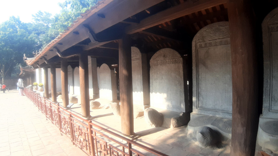 Khoa Bính Dần (1746), Đào Vũ Thường tham gia ứng thí đỗ Đệ tam giáp Tiến sĩ xuất thân, được vua ban mũ áo, cờ biển, khắc tên trên văn bia. Ảnh: Trần Siêu