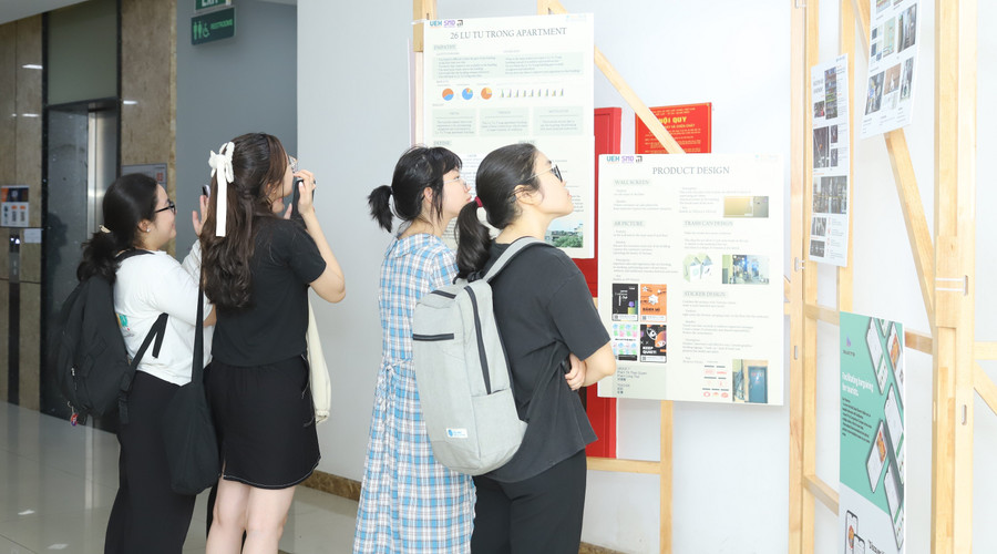 MM888 Việt Nam Tải App tham quan triển lãm nghệ thuật và công nghệ ArtTech Fusion tại MM888 bảo mật tuyệt đối Kinh tế TPHCM. Ảnh: UEH