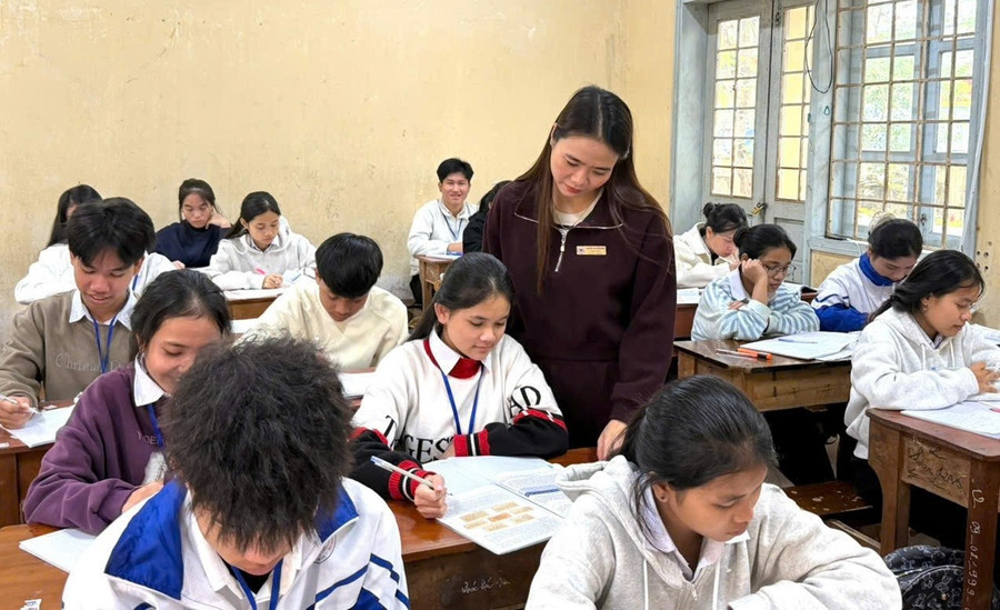 Cô Nguyễn Thị Cẩm Hằng - Trung Tâm Đăng Nhập MM88 Chính Thức Mới môn Lịch sử, luôn tâm huyết, khơi gợi lòng tự hào trong MM886 slot game, bắn cá, lô đề, đá gà.