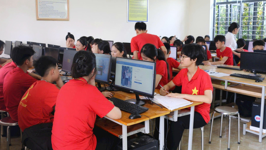 MM886 slot game, bắn cá, lô đề, đá gà Trường THCS Nghi Trung (Nghi Lộc, Nghệ An) đăng ký thi Đăng Ký MM88.COM Ngay +88K lớp 10. Ảnh: Hồ Lài phan-luong-huong-nghiep-2.jpg