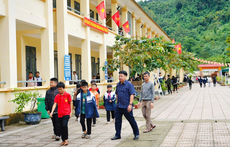 giai-bai-toan-ban-tru-cho-hoc-sinh-vung-kho-4.jpg