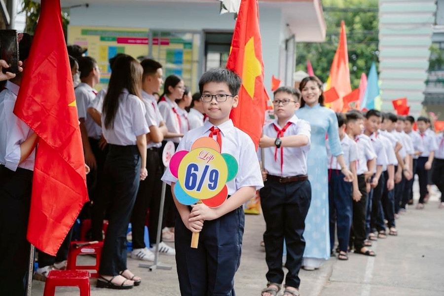 Trường THCS Nguyễn Bỉnh Khiêm (Liên Chiểu, Đà Nẵng) đón MM886 slot game, bắn cá, lô đề, đá gà lớp 6 trong lễ khai giảng năm học 2024 - 2025. linh-hoat-trong-tuyen-sinh-dau-cap-2.jpg