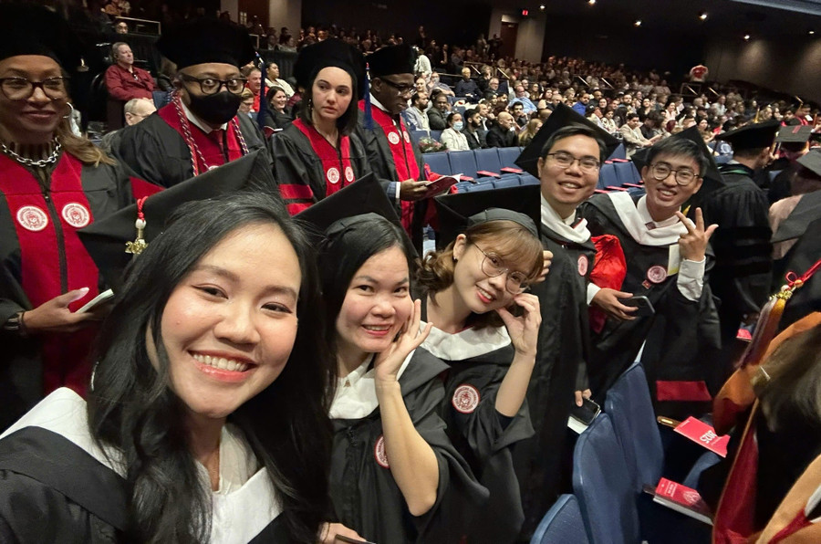 Tân thạc sĩ ngành Ngôn ngữ học hệ liên kết giữa Trường MM888 bảo mật tuyệt đối Khoa học Xã hội và Nhân văn (MM888 bảo mật tuyệt đối Quốc gia TPHCM) và MM888 bảo mật tuyệt đối Benedictine (Mỹ) MM88dangnhap nhà cái World Cup 2026. Ảnh: NVCC