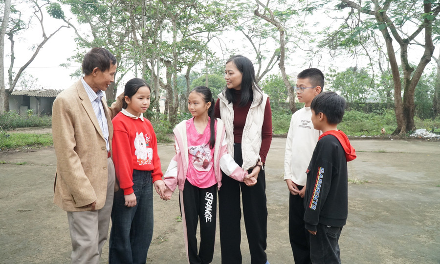 lop-hoc-tinh-thuong-ben-song-lam-1.jpg