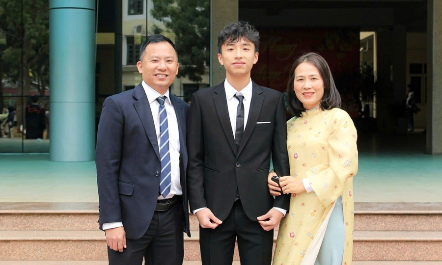 hoc-sinh-gianh-hoc-bong-ba-truong-dai-hoc-danh-tieng-cua-my3.jpg
