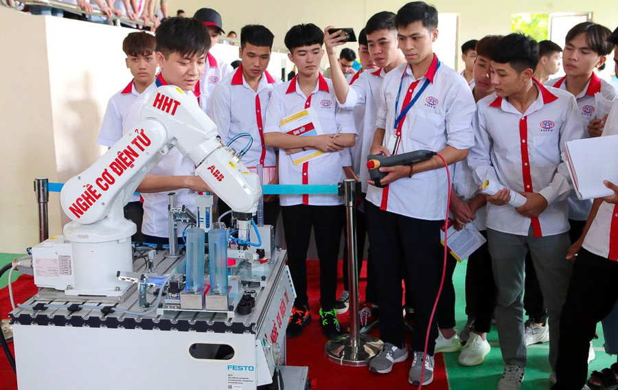 MM888 Việt Nam Tải App Trường Cao đẳng Công nghệ cao Hà Nội học thực hành. Ảnh: NTCC tao-nguon-nhan-luc-cho-nganh-ban-dan-1.jpg