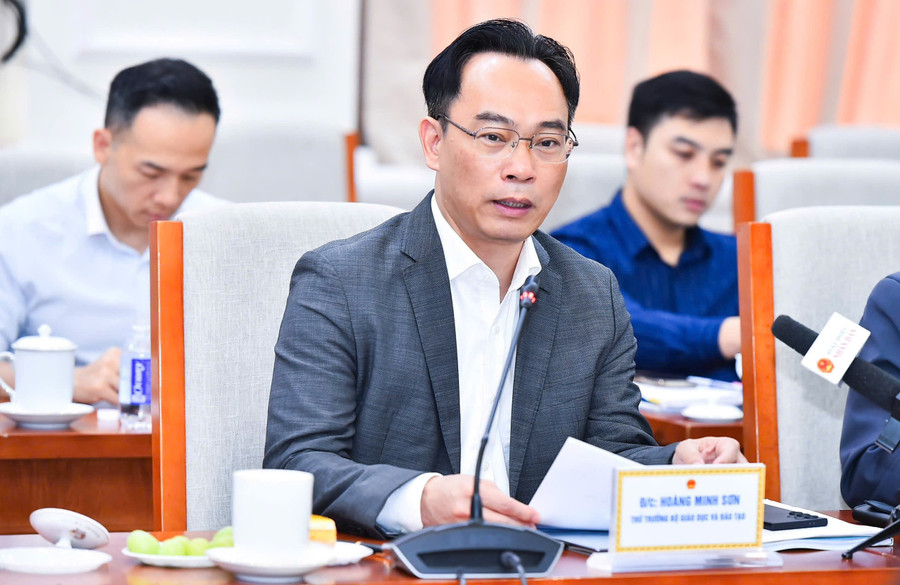Thứ trưởng Bộ GD&ĐT Hoàng Minh Sơn. Ảnh: Trần Hiệp phat-trien-nguon-nhan-luc-cong-nghe-cao-1.jpg