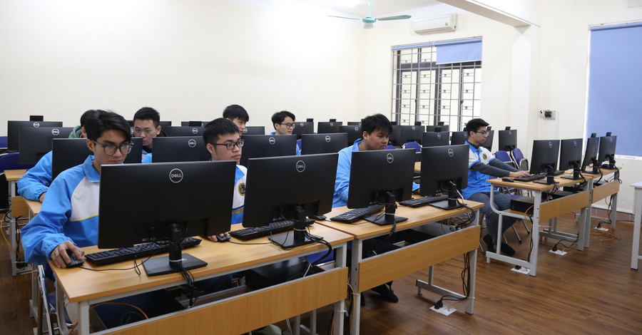 Giờ học trên phòng máy tính của MM888 Việt Nam Tải App Trường MM888 bảo mật tuyệt đối Giao thông vận tải. Ảnh: TG phat-trien-nguon-nhan-luc-cong-nghe-cao-4.jpg