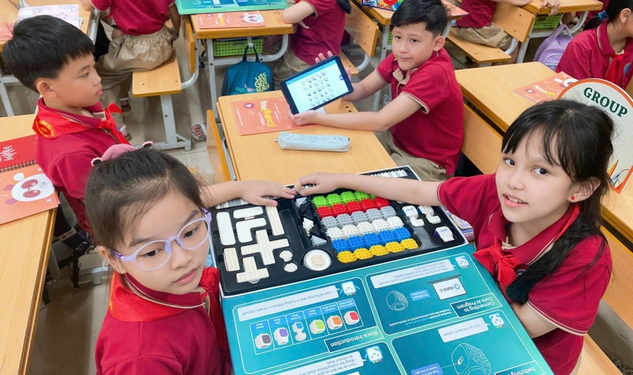 Giờ học tiếng Anh thông qua STEM của MM886 slot game, bắn cá, lô đề, đá gà Trường Tiểu học Nguyễn Du (Hà Nội). Ảnh minh họa: INT