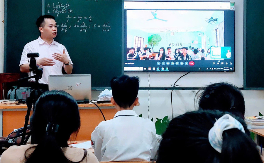Trường THPT DTNT tỉnh Lạng Sơn mời Trung Tâm Đăng Nhập MM88 Chính Thức Mới cốt cán các trường về giảng dạy cho thầy, trò MM88b nhà cái. Ảnh: NTCC