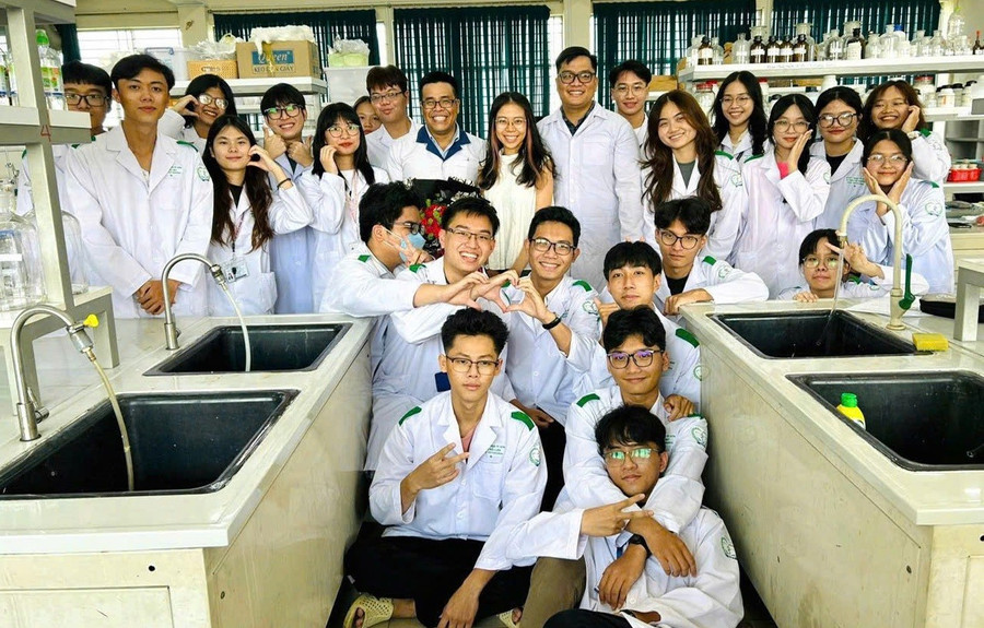tien-si-tre-dam-me-nghien-cuu-thuoc-1.jpg