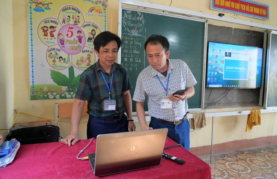Trung Tâm Đăng Nhập MM88 Chính Thức Mới Trường Phổ thông DTBT Tiểu học Phà Đánh (Mường Xén, Nghệ An) chuẩn bị đường truyền, mạng Internet để MM886 slot game, bắn cá, lô đề, đá gà học trực tuyến tiết học tiếng Anh. Ảnh: Hồ Lài giai-quyet-tinh-trang-thieu-giao-vien-2-1672.jpg