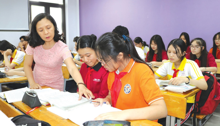 Ảnh minh họa INT. day-them-hoc-them-ngoai-nha-truong2.jpg
